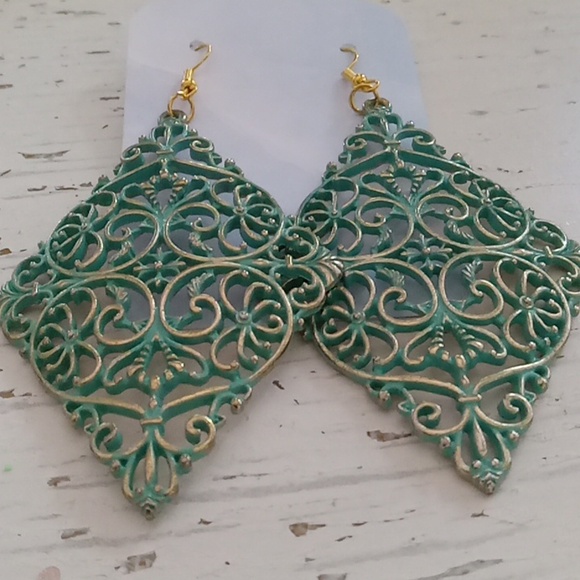 Vintage Diamond Shaped Filigree Pierced Earrings Antique Blue - Picture 2 of 5